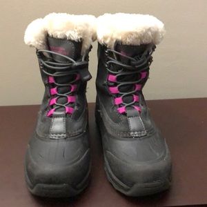 Mountain warehouse girls snow boots size 3 US